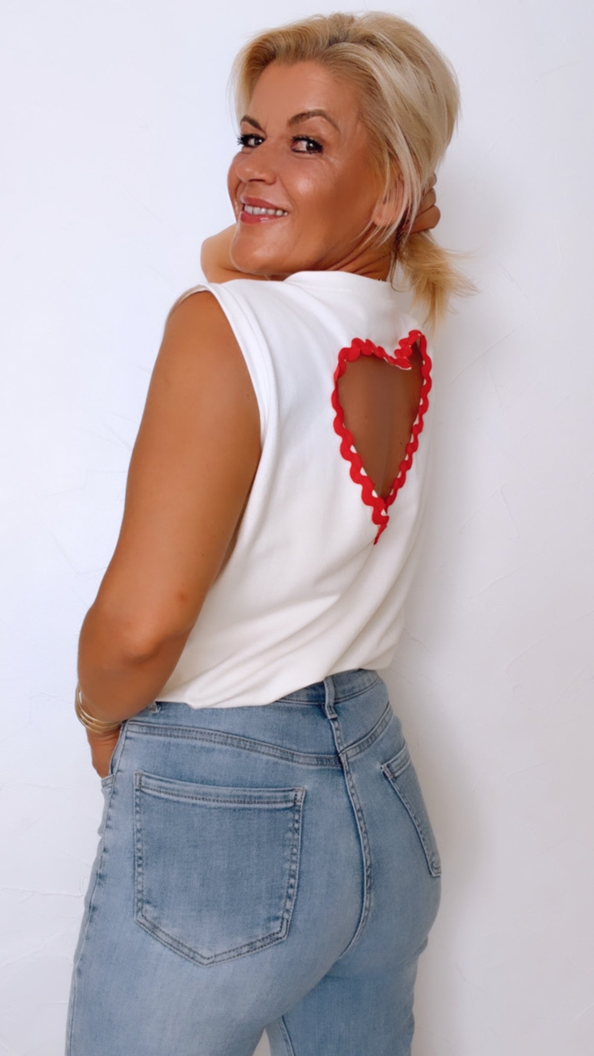 T Shirt AVA blanc & cœur rouge brodé 100% Coton