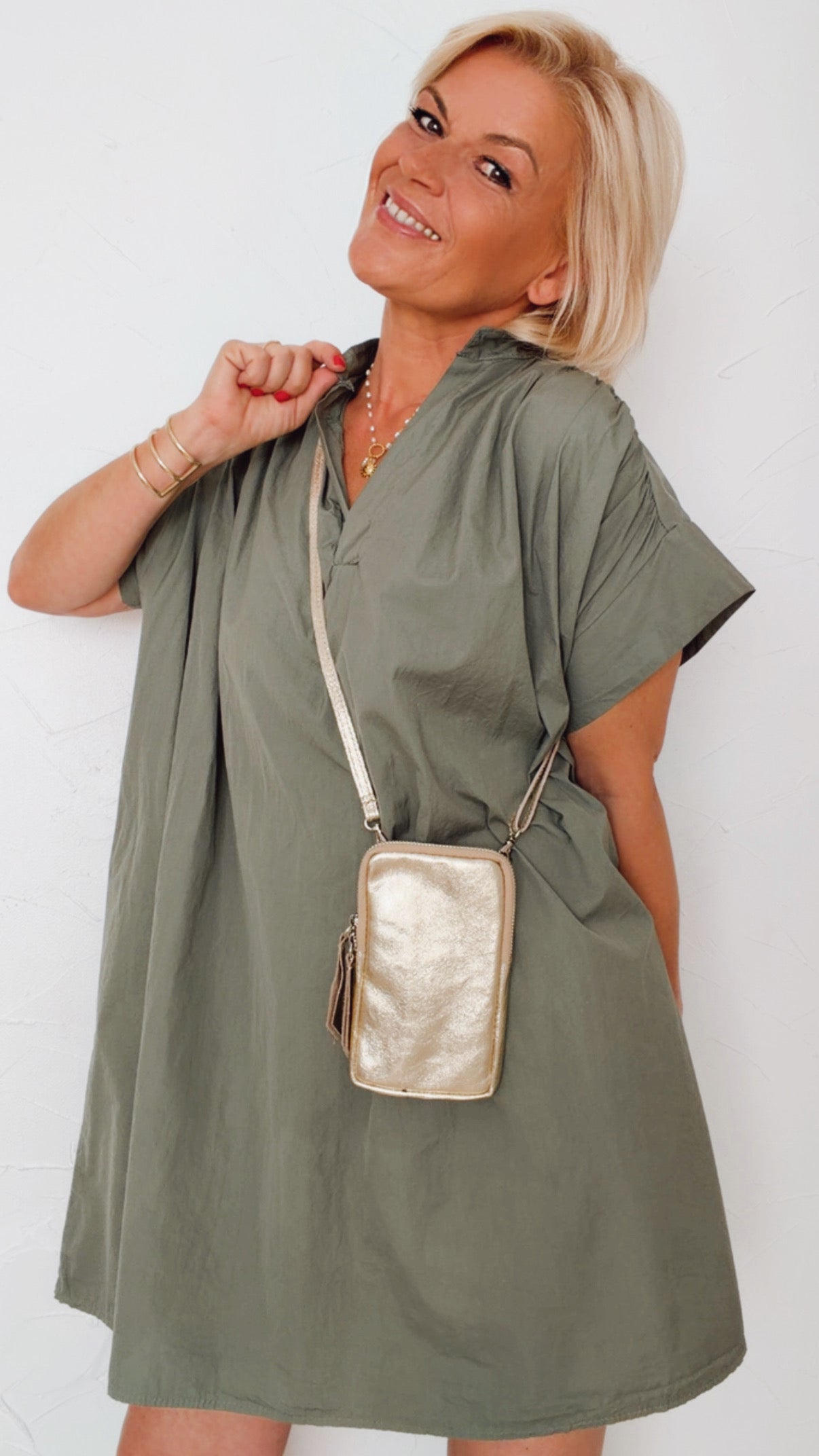 Pochette téléphone JEANNE en cuir italien doré