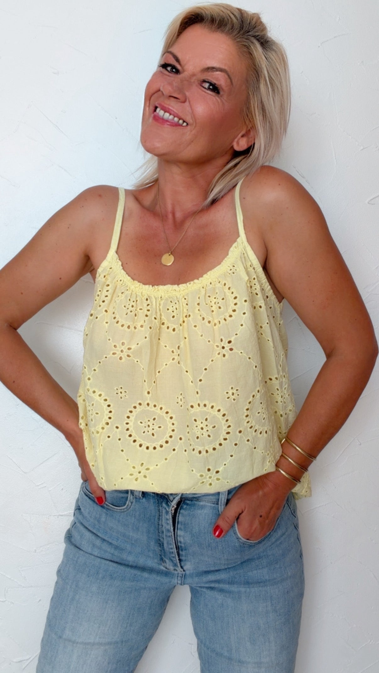 Haut KENDRA ajouré jaune beurre 100% Coton