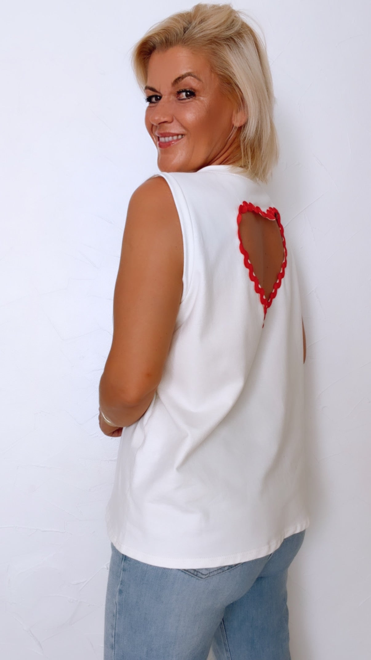 T Shirt AVA blanc & cœur rouge brodé 100% Coton