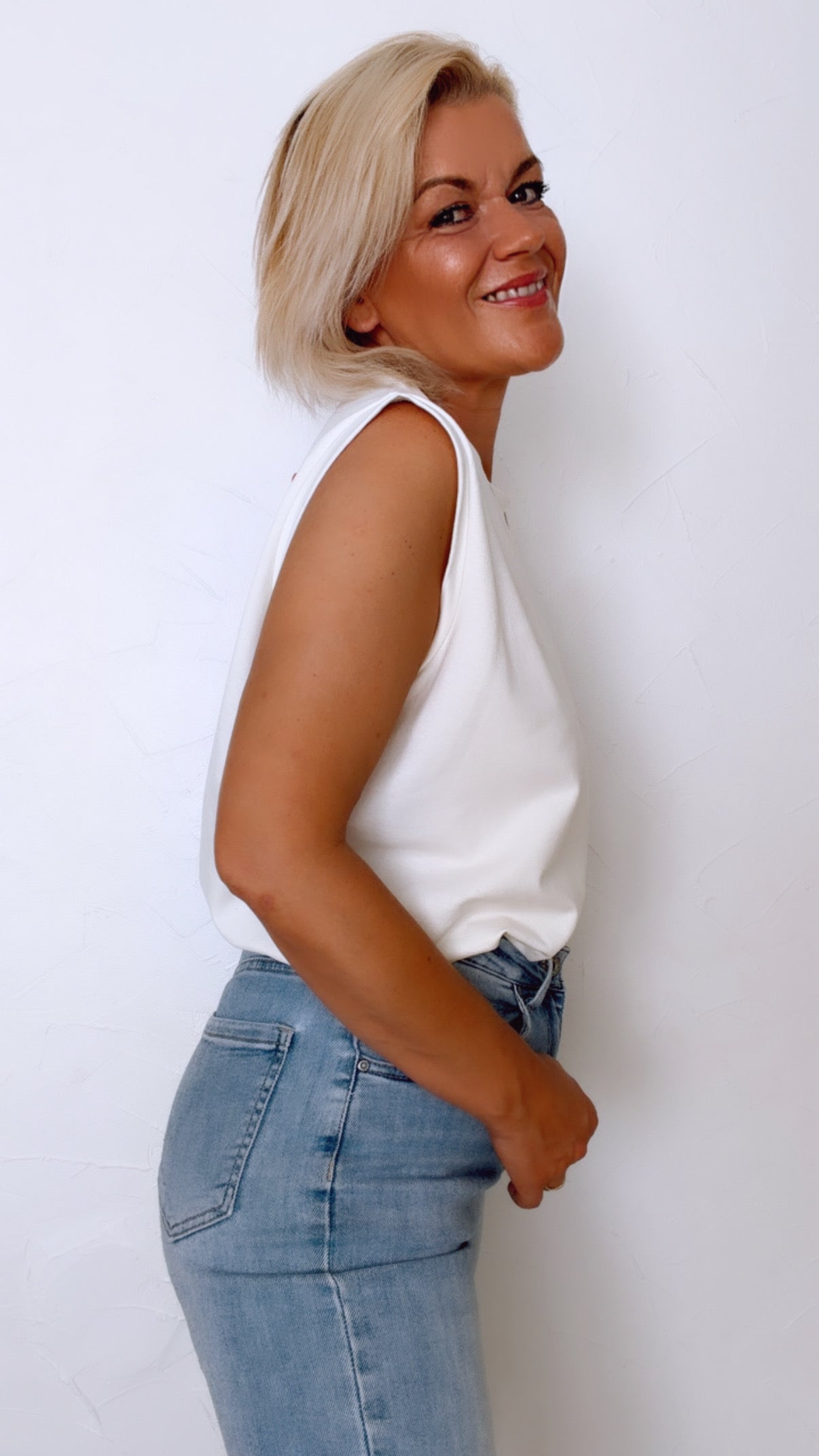 T Shirt AVA blanc & cœur rouge brodé 100% Coton