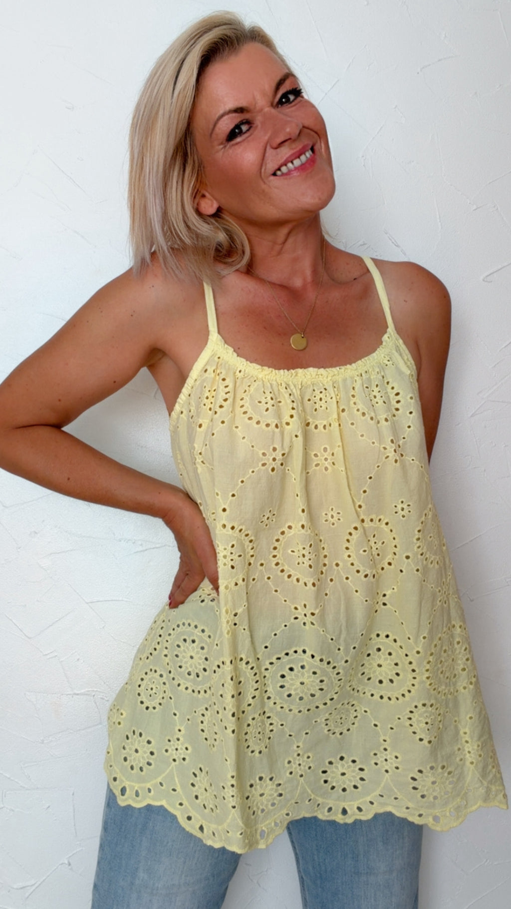 Haut KENDRA ajouré jaune beurre 100% Coton